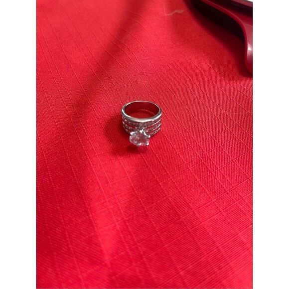 Silver Tone Cubic Zirconia Rhinestone Ring Size 6 - Picture 6 of 7